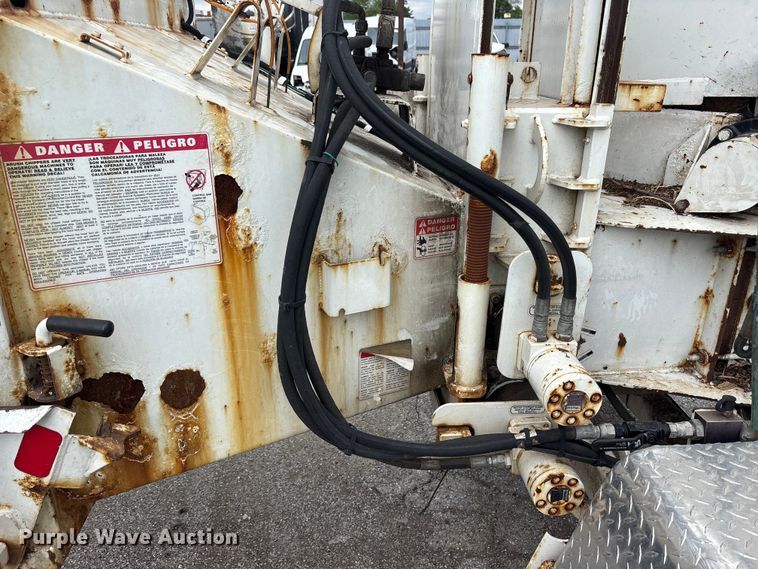 image for item YA3194 2017 Bandit 200UC wood chipper