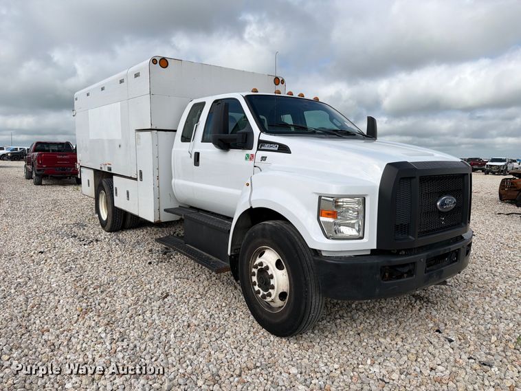 image for item YA3210 2016 Ford F650 Super Duty chipper truck