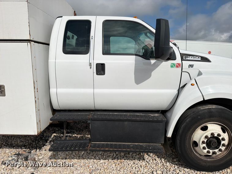 image for item YA3210 2016 Ford F650 Super Duty chipper truck