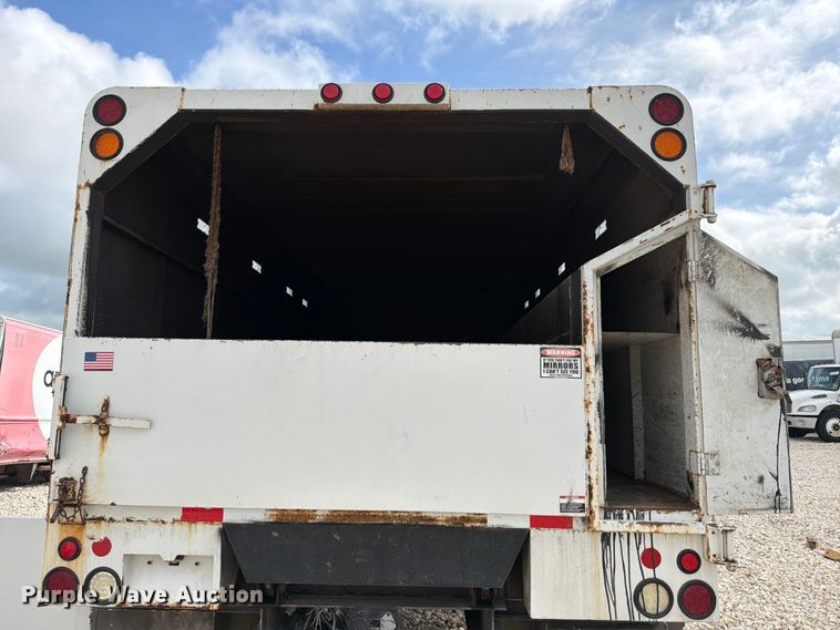 image for item YA3210 2016 Ford F650 Super Duty chipper truck