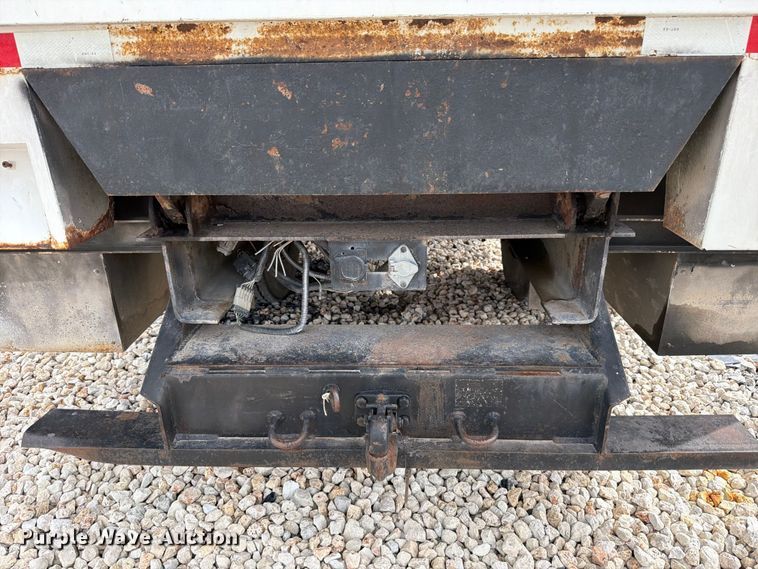 image for item YA3210 2016 Ford F650 Super Duty chipper truck