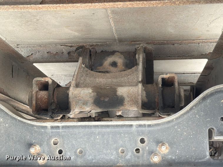 image for item YA3210 2016 Ford F650 Super Duty chipper truck