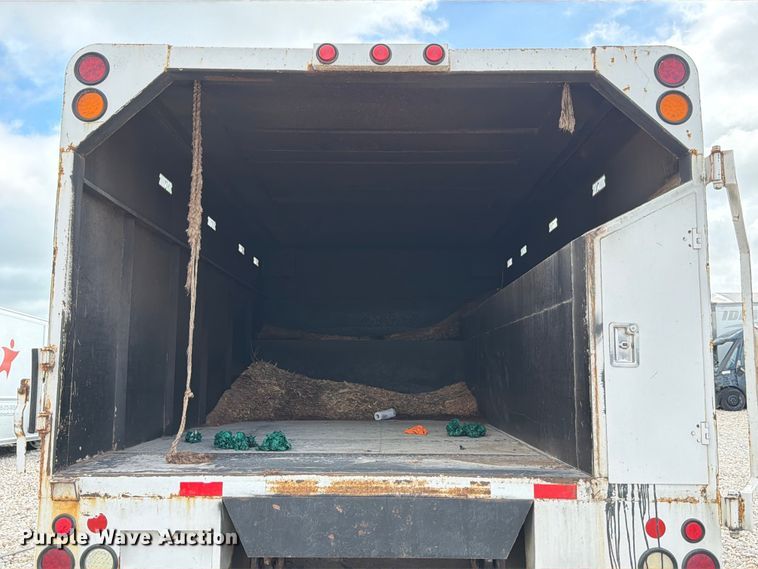 image for item YA3210 2016 Ford F650 Super Duty chipper truck