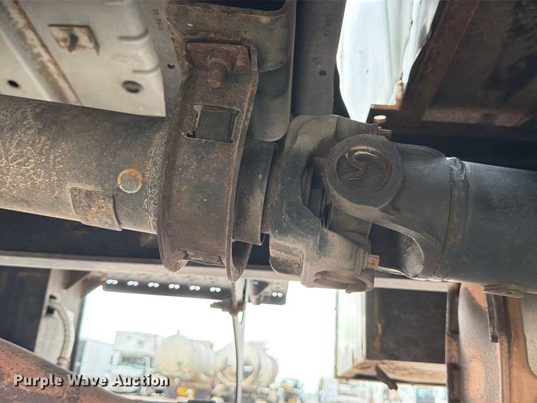 image for item YA3210 2016 Ford F650 Super Duty chipper truck