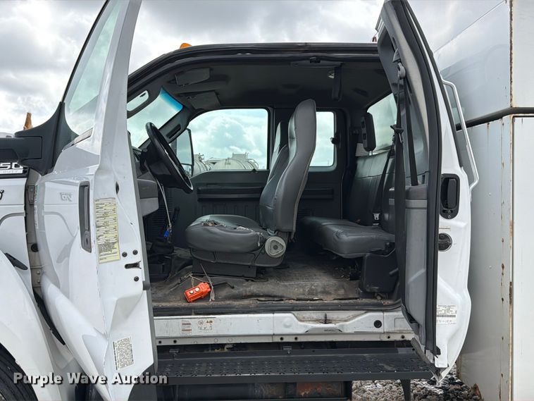 image for item YA3210 2016 Ford F650 Super Duty chipper truck