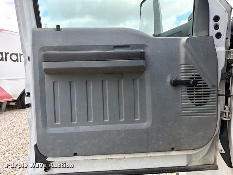 image for item YA3210 2016 Ford F650 Super Duty chipper truck