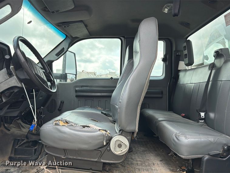 image for item YA3210 2016 Ford F650 Super Duty chipper truck