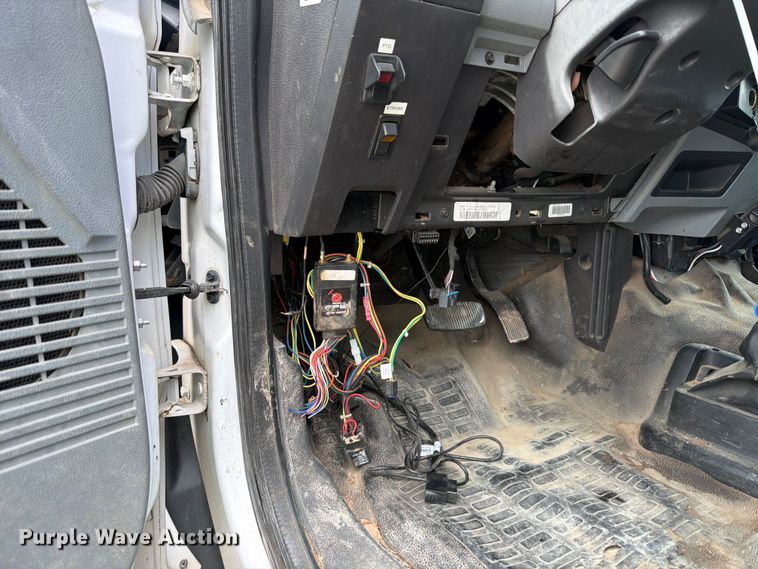 image for item YA3210 2016 Ford F650 Super Duty chipper truck
