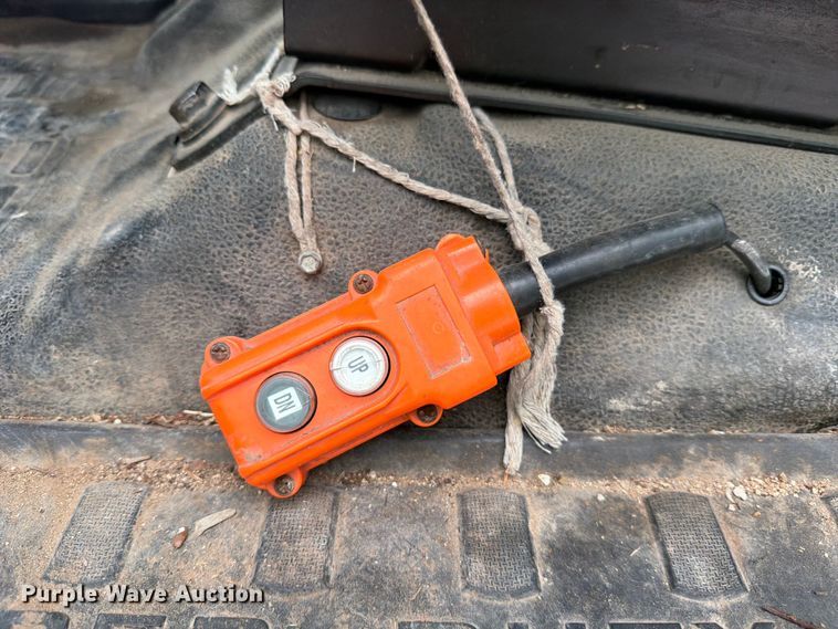 image for item YA3210 2016 Ford F650 Super Duty chipper truck