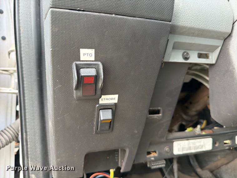 image for item YA3210 2016 Ford F650 Super Duty chipper truck