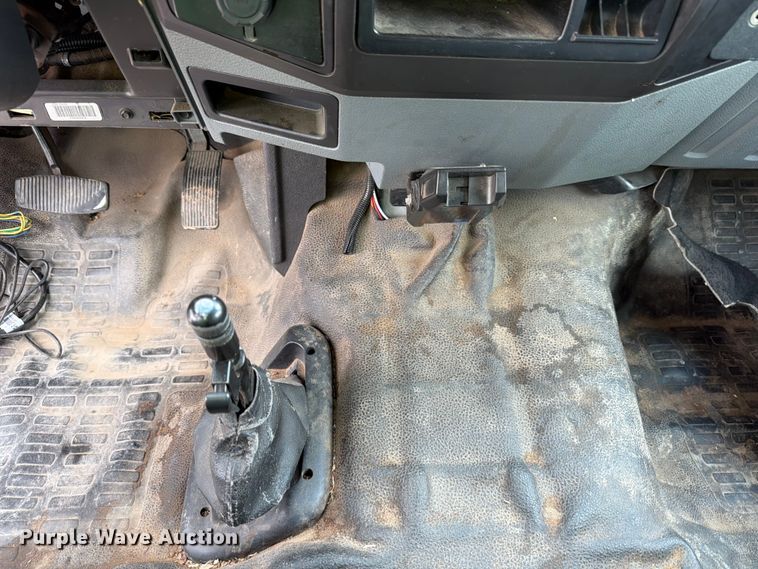 image for item YA3210 2016 Ford F650 Super Duty chipper truck
