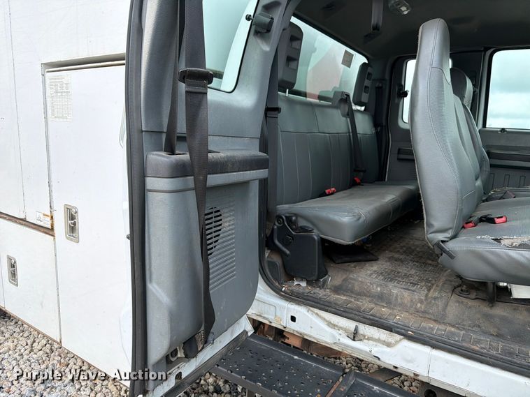 image for item YA3210 2016 Ford F650 Super Duty chipper truck