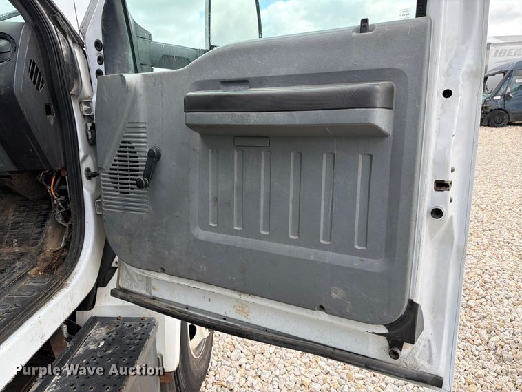 image for item YA3210 2016 Ford F650 Super Duty chipper truck