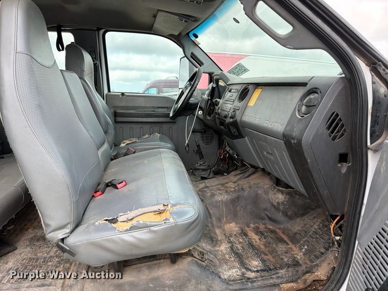 image for item YA3210 2016 Ford F650 Super Duty chipper truck