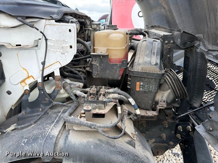 image for item YA3210 2016 Ford F650 Super Duty chipper truck