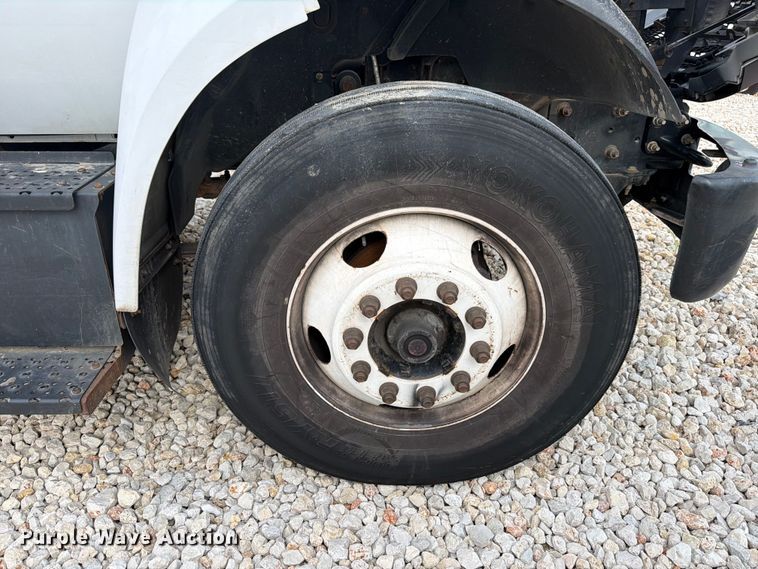 image for item YA3210 2016 Ford F650 Super Duty chipper truck