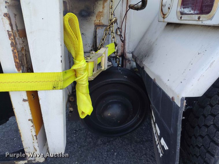 image for item YA3560 1986 Kershaw RC 130-1 crane truck