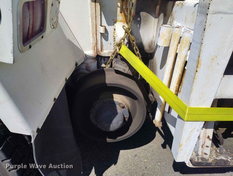 image for item YA3560 1986 Kershaw RC 130-1 crane truck
