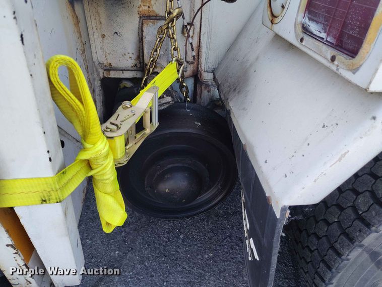 image for item YA3560 1986 Kershaw RC 130-1 crane truck