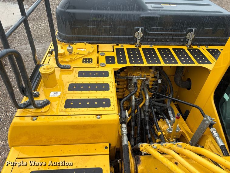 image for item YA3581 2023 Komatsu PC210LC-11 excavator