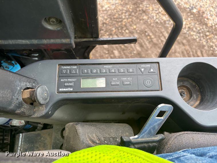 image for item YA3581 2023 Komatsu PC210LC-11 excavator