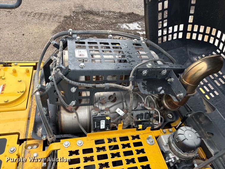 image for item YA3581 2023 Komatsu PC210LC-11 excavator