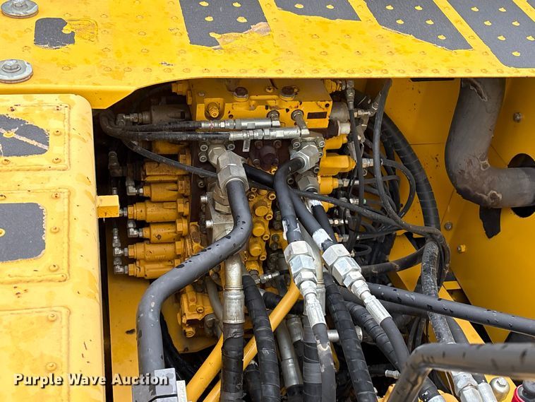image for item YA3582 2021 Komatsu PC210LC-11 excavator