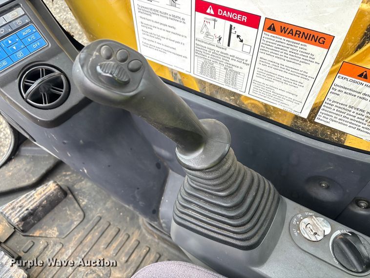 image for item YA3582 2021 Komatsu PC210LC-11 excavator