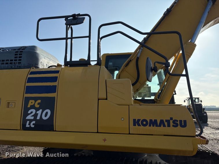 image for item YA3583 2020 Komatsu PC210LC-11 excavator