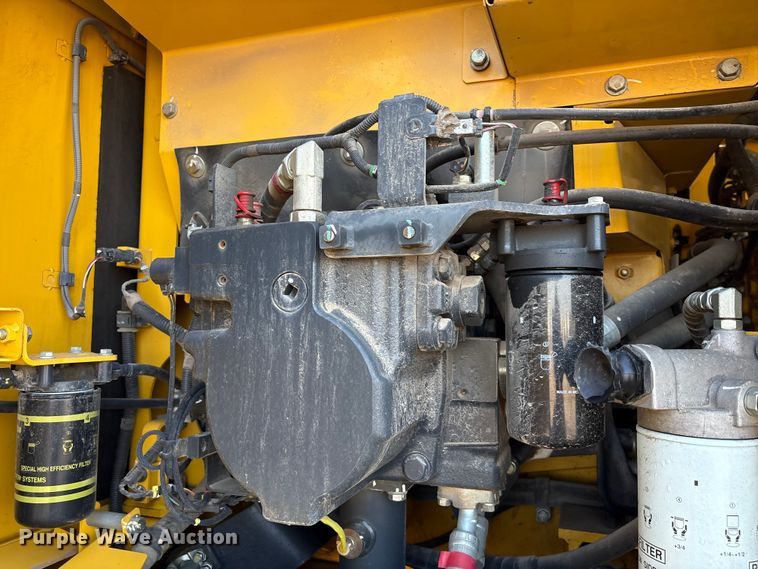 image for item YA3583 2020 Komatsu PC210LC-11 excavator