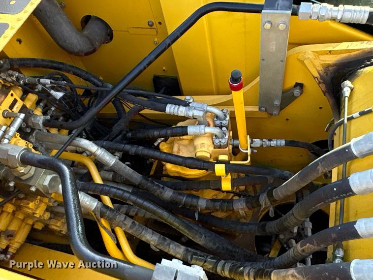 image for item YA3583 2020 Komatsu PC210LC-11 excavator