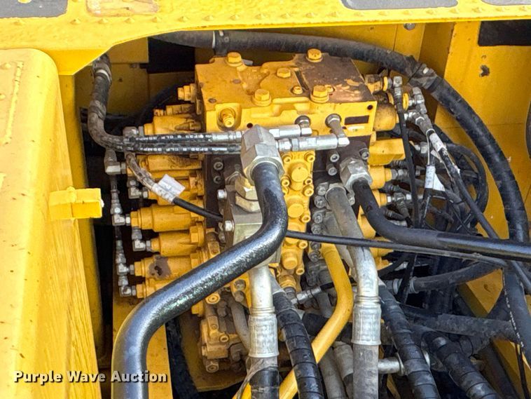 image for item YA3583 2020 Komatsu PC210LC-11 excavator