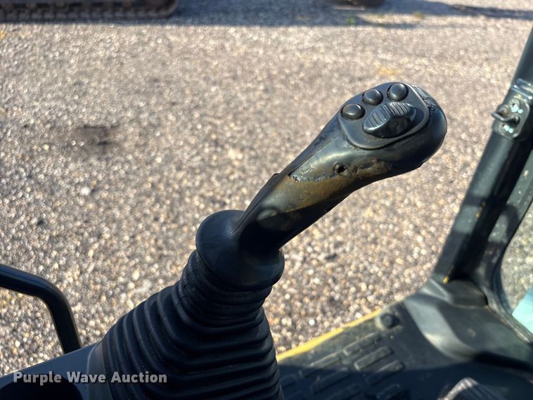 image for item YA3583 2020 Komatsu PC210LC-11 excavator