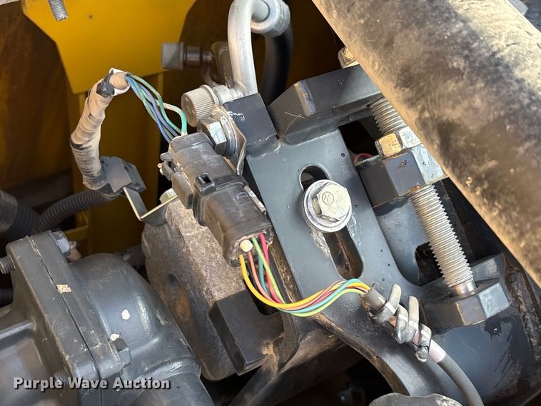 image for item YA3583 2020 Komatsu PC210LC-11 excavator