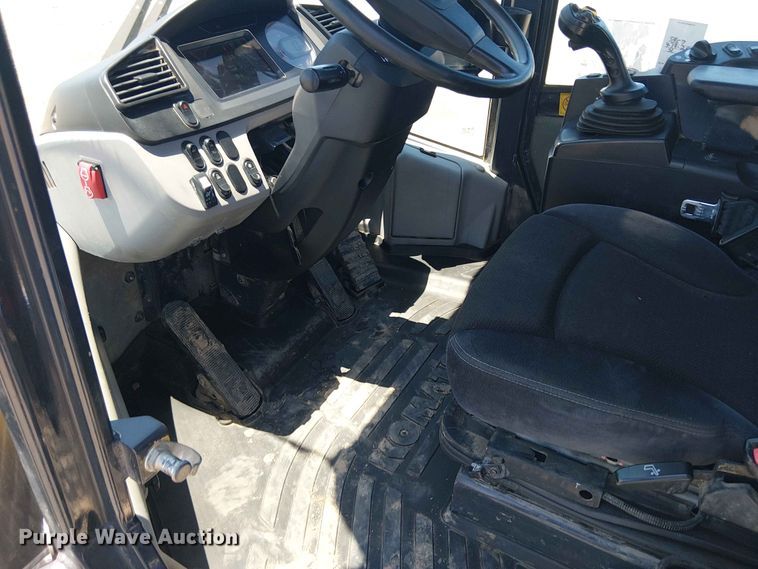 image for item YA3586 2020 Komatsu WA270-8 wheel loader