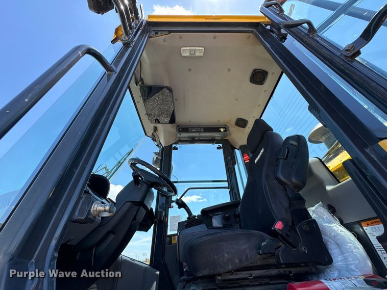 image for item YA3588 2020 Komatsu WA270-8 wheel loader