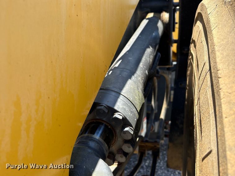 image for item YA3589 2019 Komatsu WA270-8 wheel loader