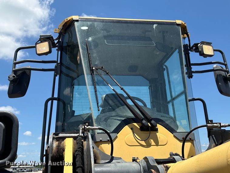 image for item YA3589 2019 Komatsu WA270-8 wheel loader