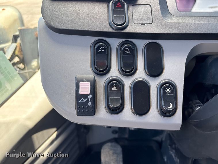 image for item YA3589 2019 Komatsu WA270-8 wheel loader