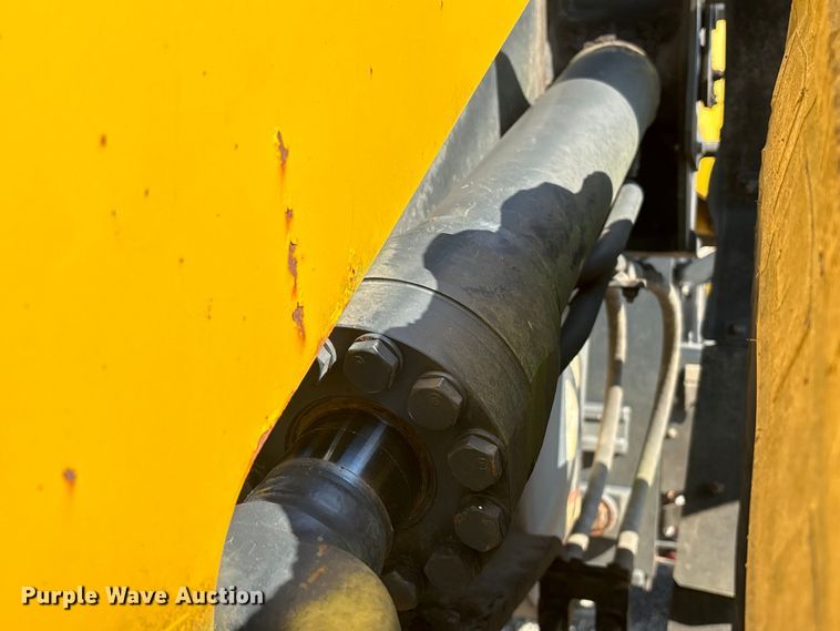 image for item YA3592 2019 Komatsu WA270 wheel loader