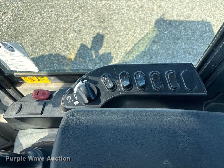 image for item YA3592 2019 Komatsu WA270 wheel loader