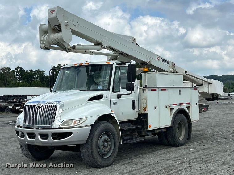 image for item YA3742 2007 International 4300 bucket truck