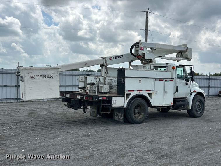 image for item YA3742 2007 International 4300 bucket truck