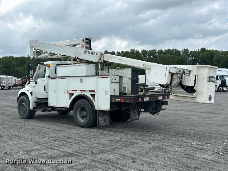 image for item YA3742 2007 International 4300 bucket truck