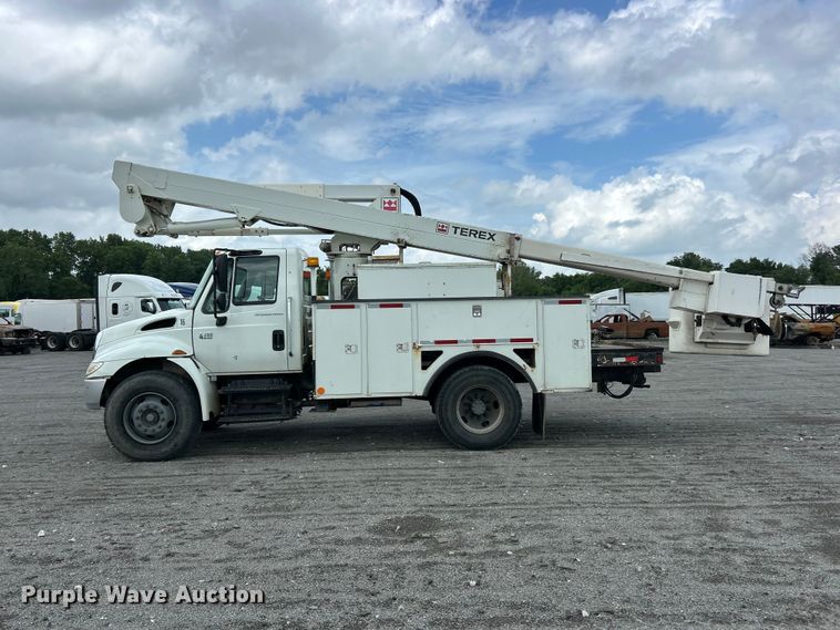 image for item YA3742 2007 International 4300 bucket truck