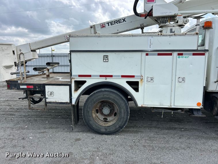 image for item YA3742 2007 International 4300 bucket truck