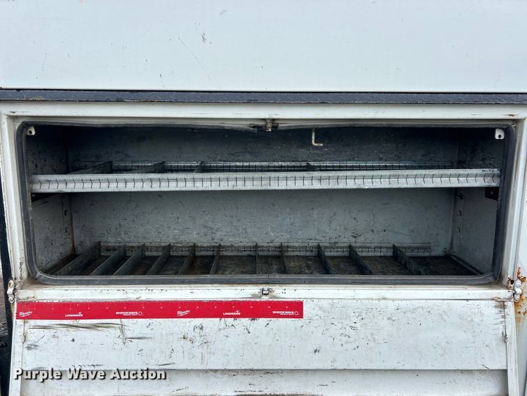 image for item YA3742 2007 International 4300 bucket truck