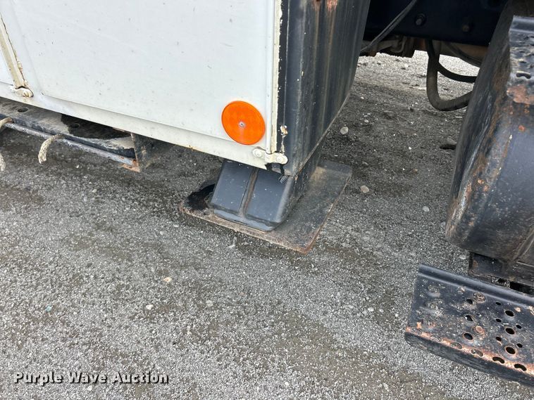 image for item YA3742 2007 International 4300 bucket truck