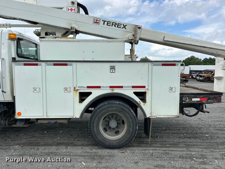 image for item YA3742 2007 International 4300 bucket truck