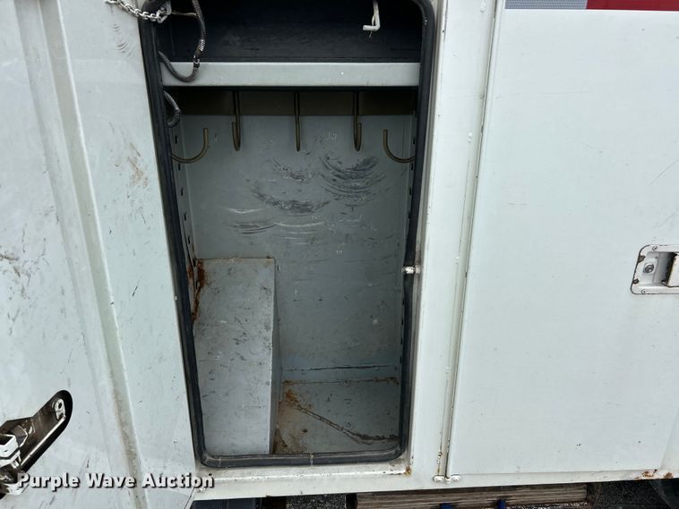 image for item YA3742 2007 International 4300 bucket truck